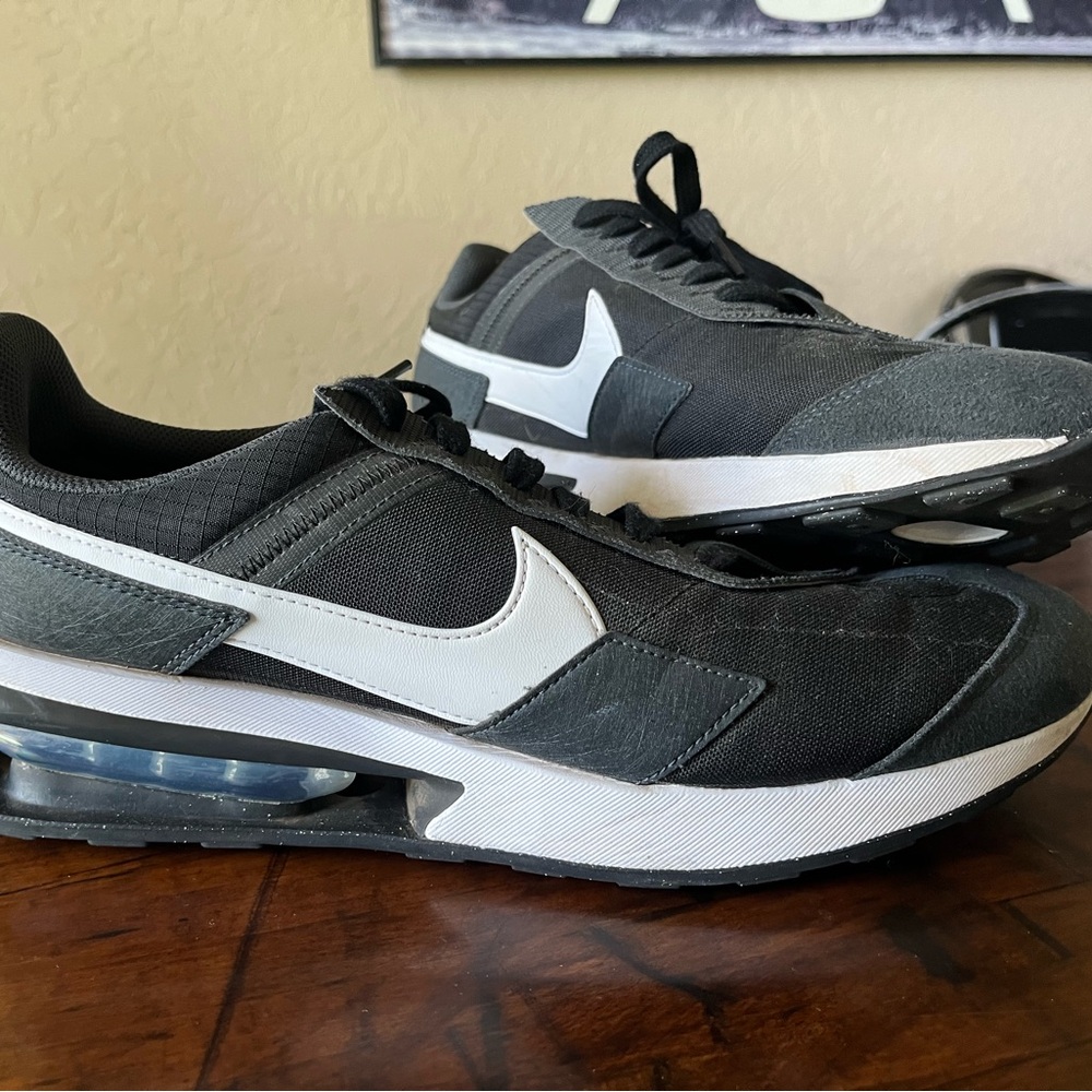 nike pre day black and white